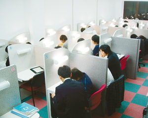 授業を受ける生徒